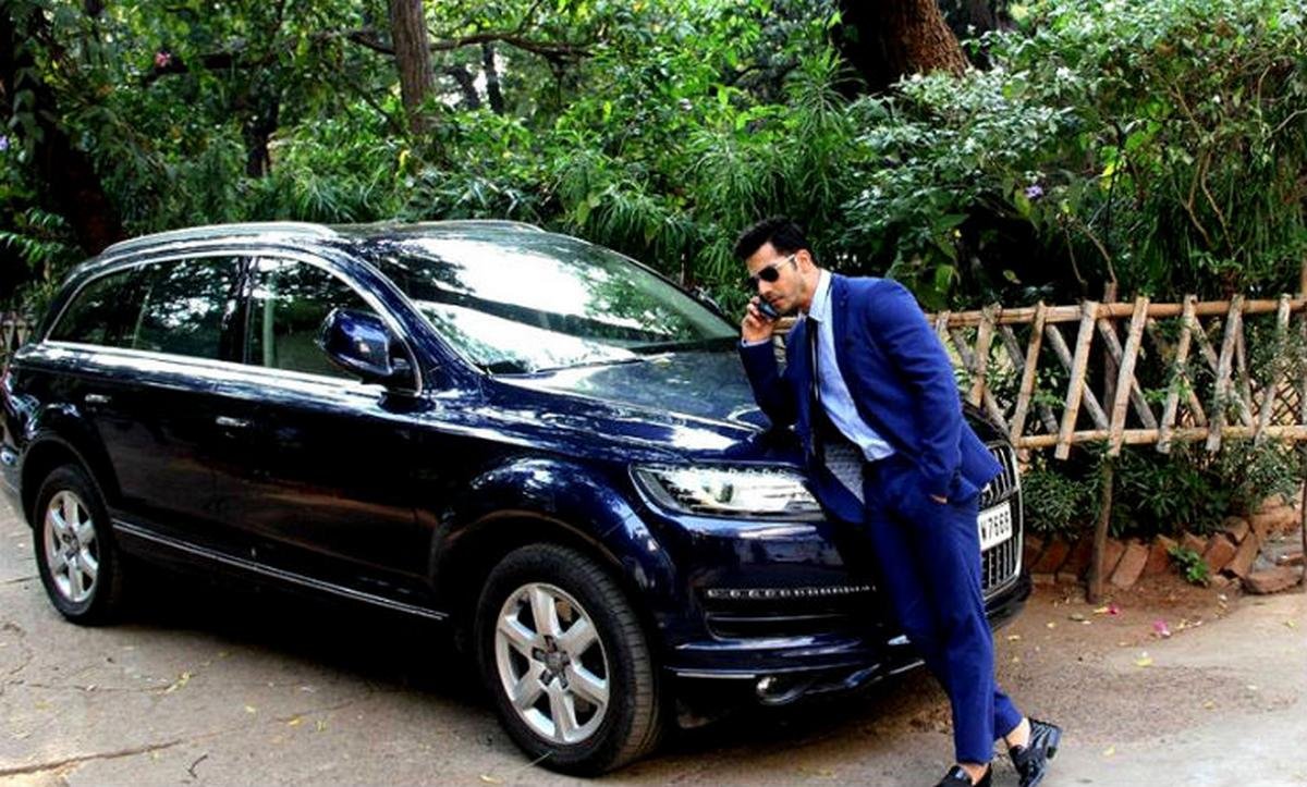 Foto do carro de Varun Dhawan Ferrari