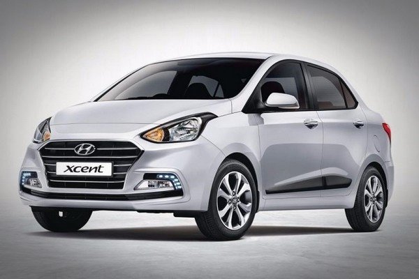 Hyundai Xcent 2018 front and side look silver