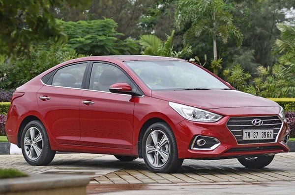 People may end up mistaking the new Verna for its first-rate cousin owing to the mutual outline