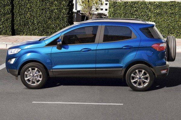  Left side view of Ford Ecosport 2018 on road