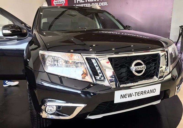 Black 2017 Nissan Terrano’s front view in the showroom