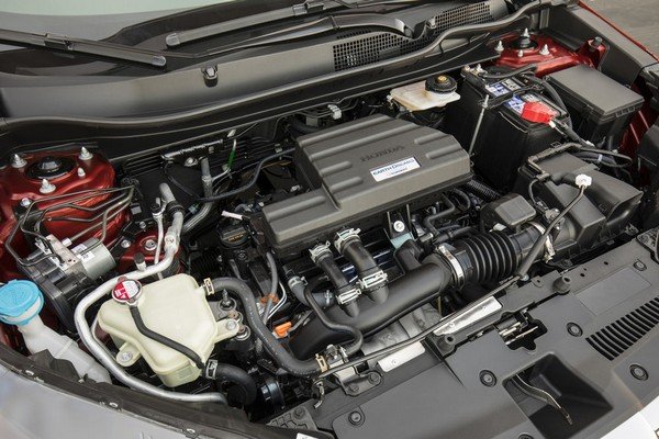 Honda CR-V 2018’s engine, under the bonnet scene, bonnet being open