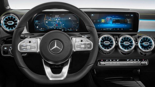 Mercedes-benz S-class 2018’s dual widescreens of infotainment system and digital instrument panel