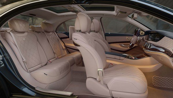 Mercedes-benz S-class 2018’s left side view of the cabin