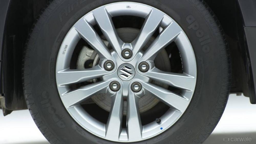 Maruti Suzuki Vitara Brezza 2018 wheel and tyre