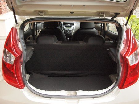 Hyundai Eon 2018 boot trunk