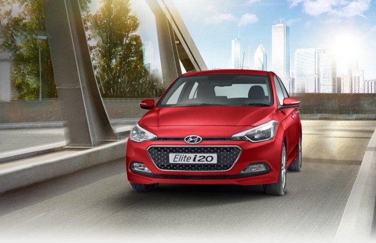 Hyundai Elite i20 red colour on the road front look