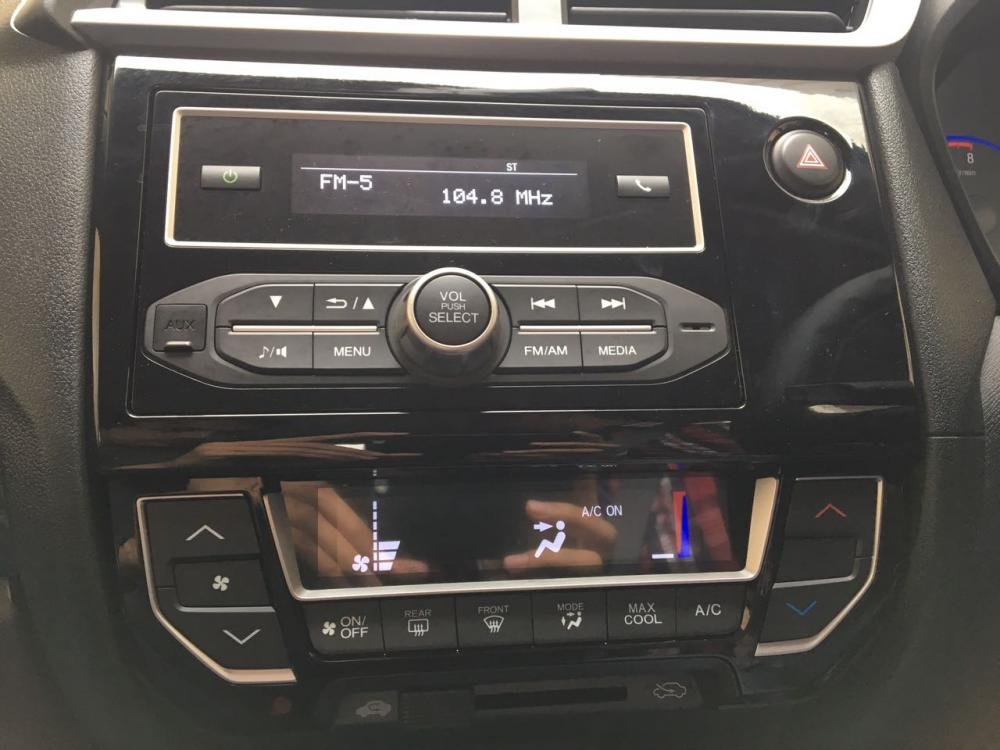 Honda Brio Facelift 2016 display