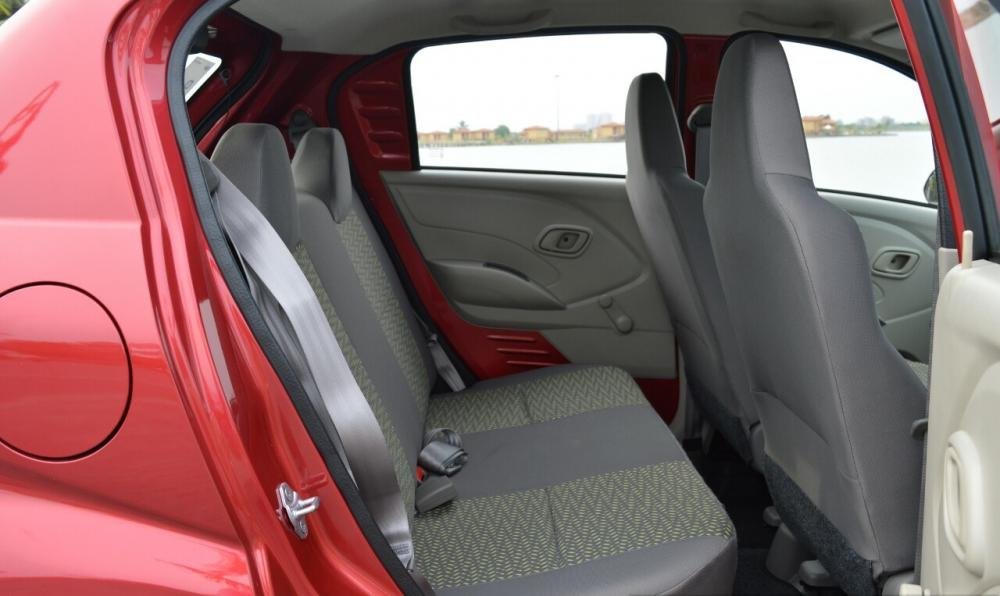 Datsun redi-GO 2018 passenger seats from door look
