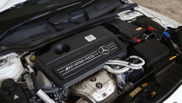 Mercedes-Benz GLA 2018’s engine, under-the-bonnet view, bonnet being open
