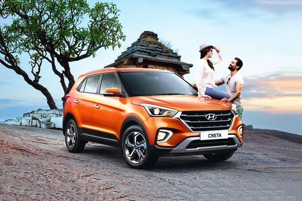 a couple siting on Hyundai Creta 2018 