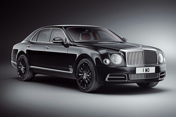 Bentley Mulsanne black color angle view