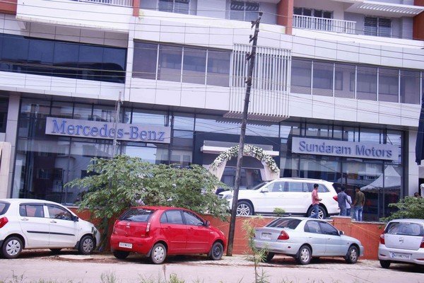 Cars of multiple colors in front of Mercedes-Benz new service facility in Coimbatore