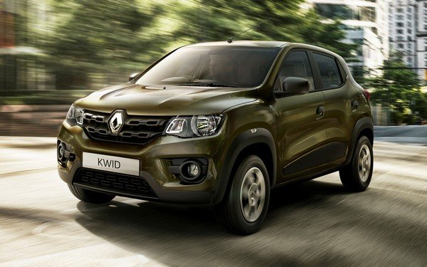 Renault Kwid on road front face 