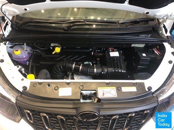 Mahindra Marazzo engine bay