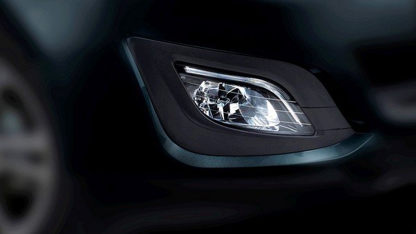 Mahindra Marazzo shark-inspired fog lamp