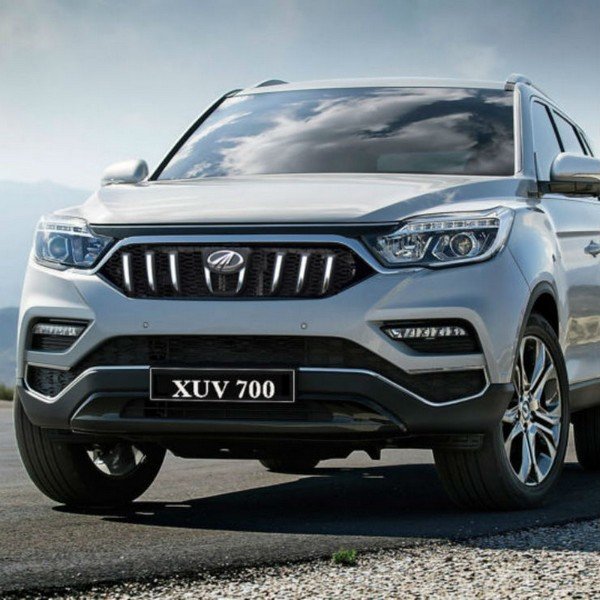 Mahindra XUV700 white color direct front look