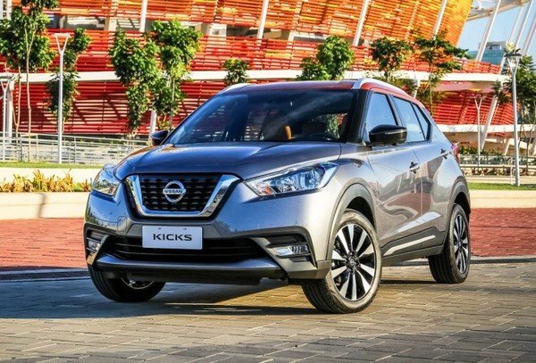 2019 Nissan Kicks Crossover silver colour angular look