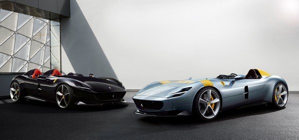 2 ferrari cars balck and silver color