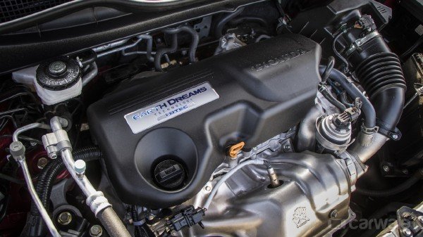 Honda CR-V engine bay