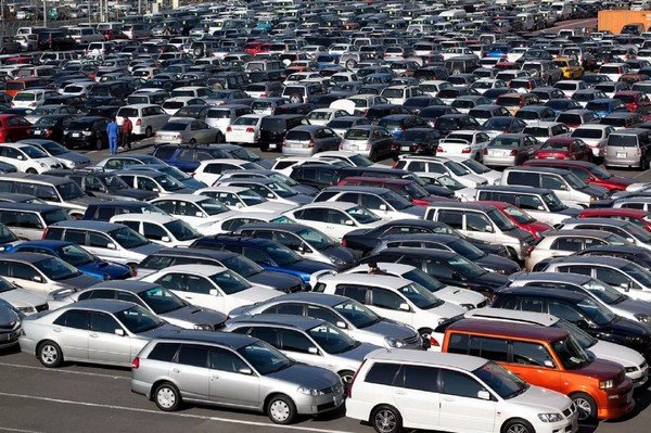 Used cars lining up outdoor