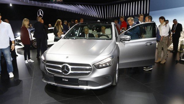 Mercedes-Benz B-Classat Paris Motor Show with people around