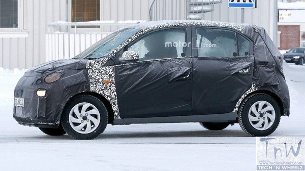 Hyundai Santro mule picture in snowy weather side look