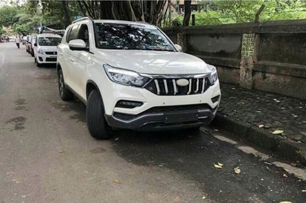 Mahindra XUV700 angular front look