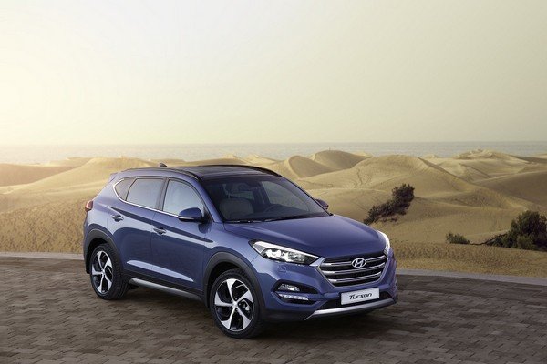 Hyundai Tucson front look outdoor background