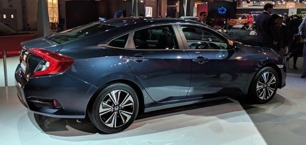 2019 Honda Civic side profile