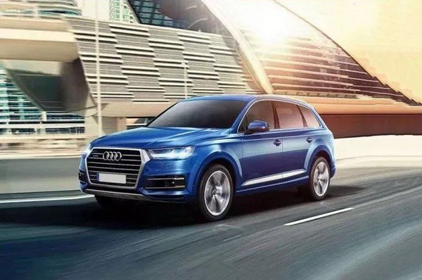 2018 Audi Q7, blue colour, left front side