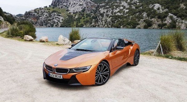 2018 BMW i8 Roadster angular look 