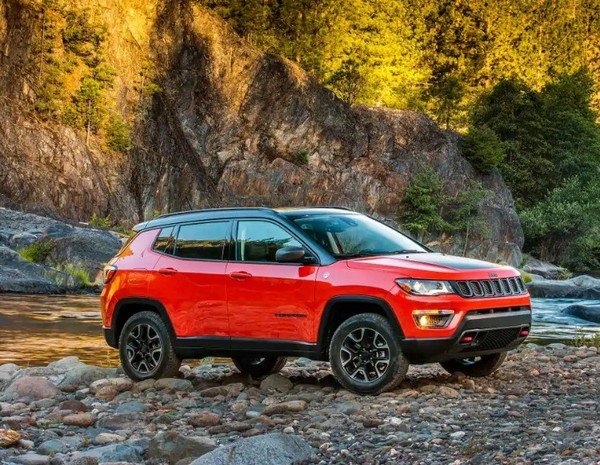 Jeep Compass 2018, red colour, front angular look