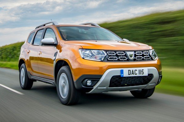 Renault Duster orange color