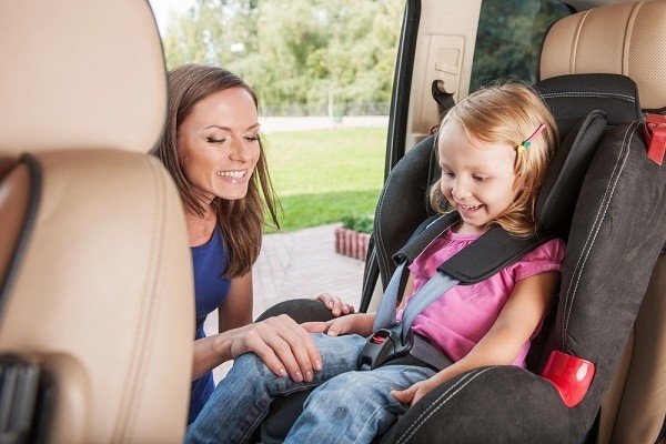 mum with kid in car