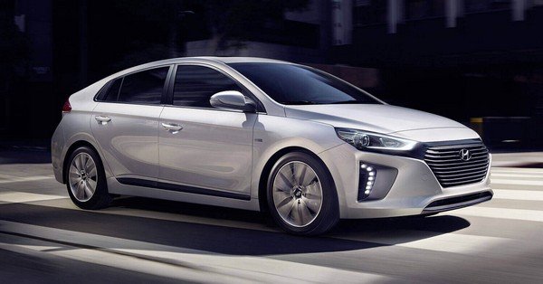 Hyundai Ioniq side profile 