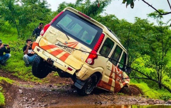 Mahindra yellow car off-road training