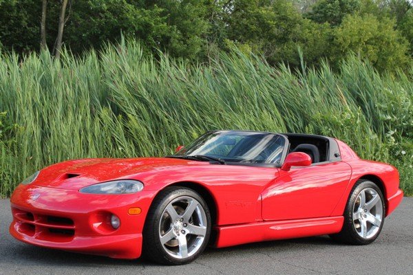 red Dodge Viper angle view