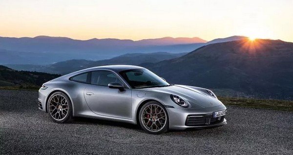 side profile of the new Porsche 911