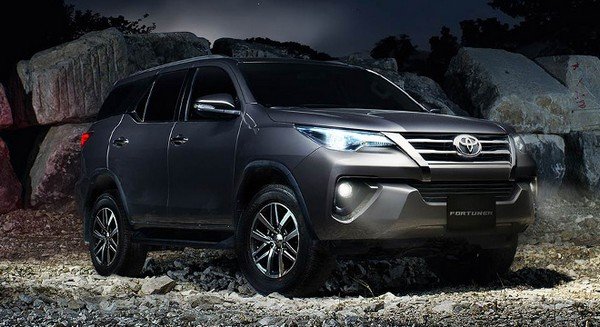 2018 Toyota Fortuner, front angular look