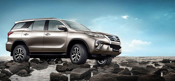 2018 Toyota Fortuner, front right side