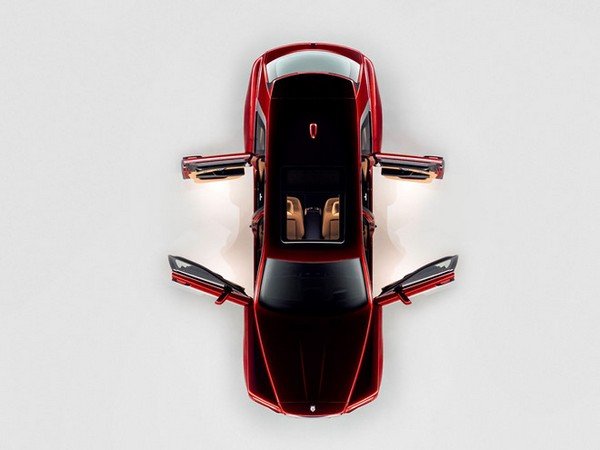 Rolls-Royce Cullinan, Red Colour