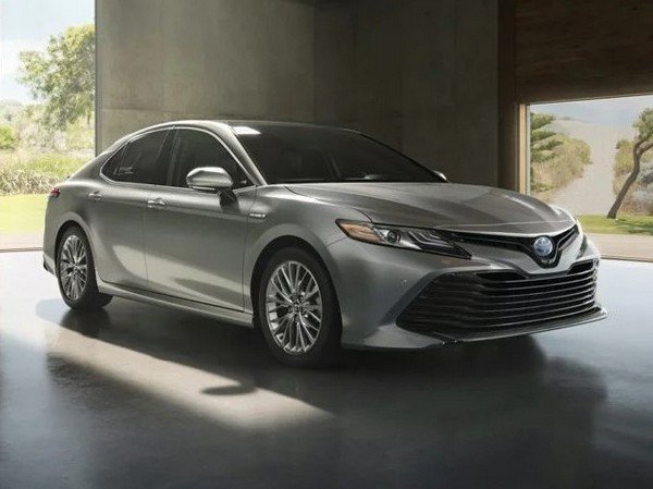 2019 Toyota Camry Hybrid, Front Right Side