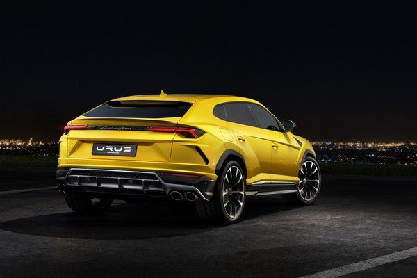 Lamborghi Urus, Yellow, Rear Angular Look