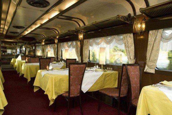 restaurant tramcar cabin