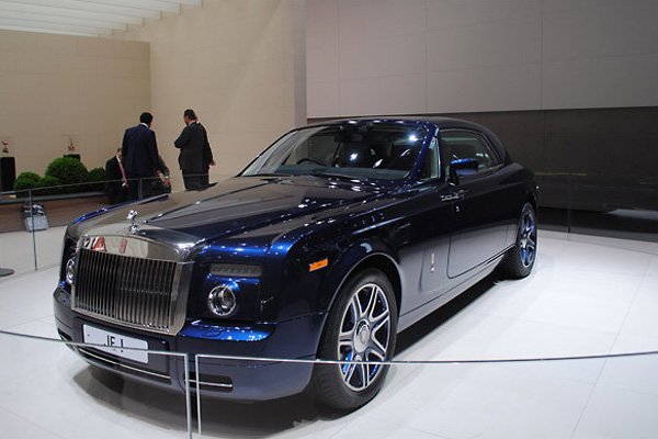 Almost every car collector wants Rolls-Royce Johnny English Phantom Coupe in their collection