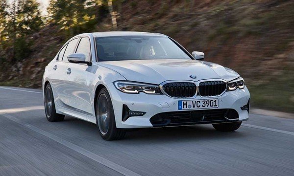 2019 BMW 3-Series white running