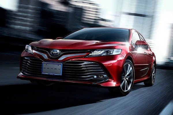 Toyota Camry Hybrid 2019, Red Colour