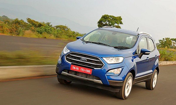 2017 Ford Ecosport blue running angular look