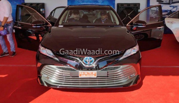 Toyota Camry Hybrid 2019, Front Angular Look